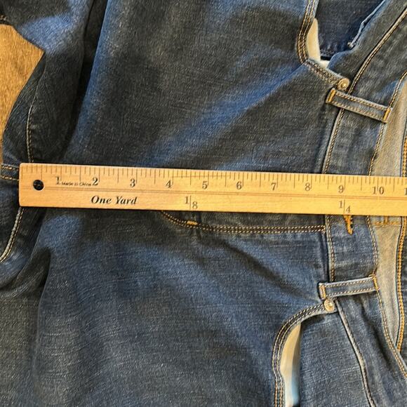 Levi's Women's Classic Straight Fit Jeans Dark Wash Size 12 - Picture 5 of 8